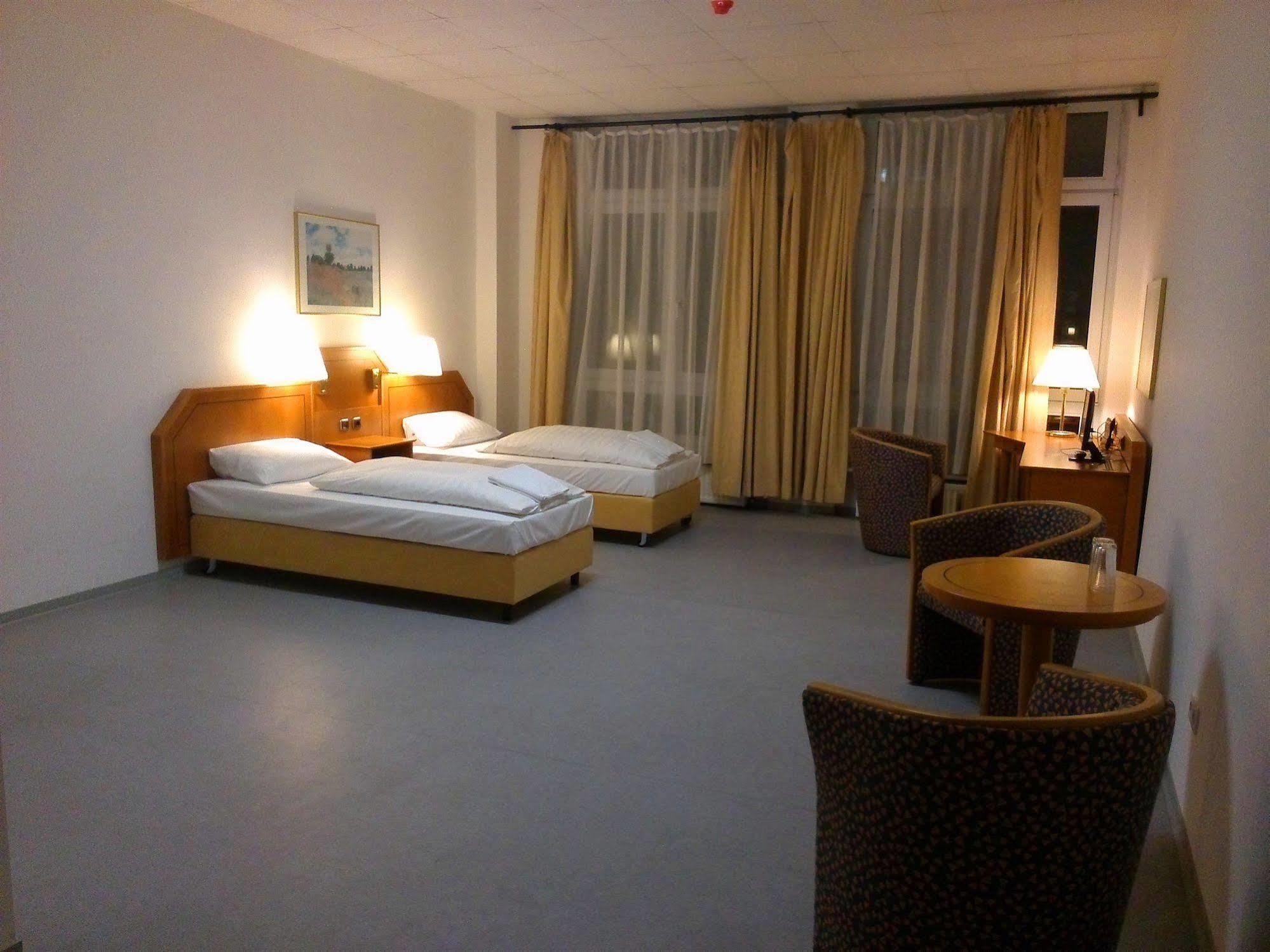 Willy Hotel Frankfurt Франкфурт-на-Майні Екстер'єр фото