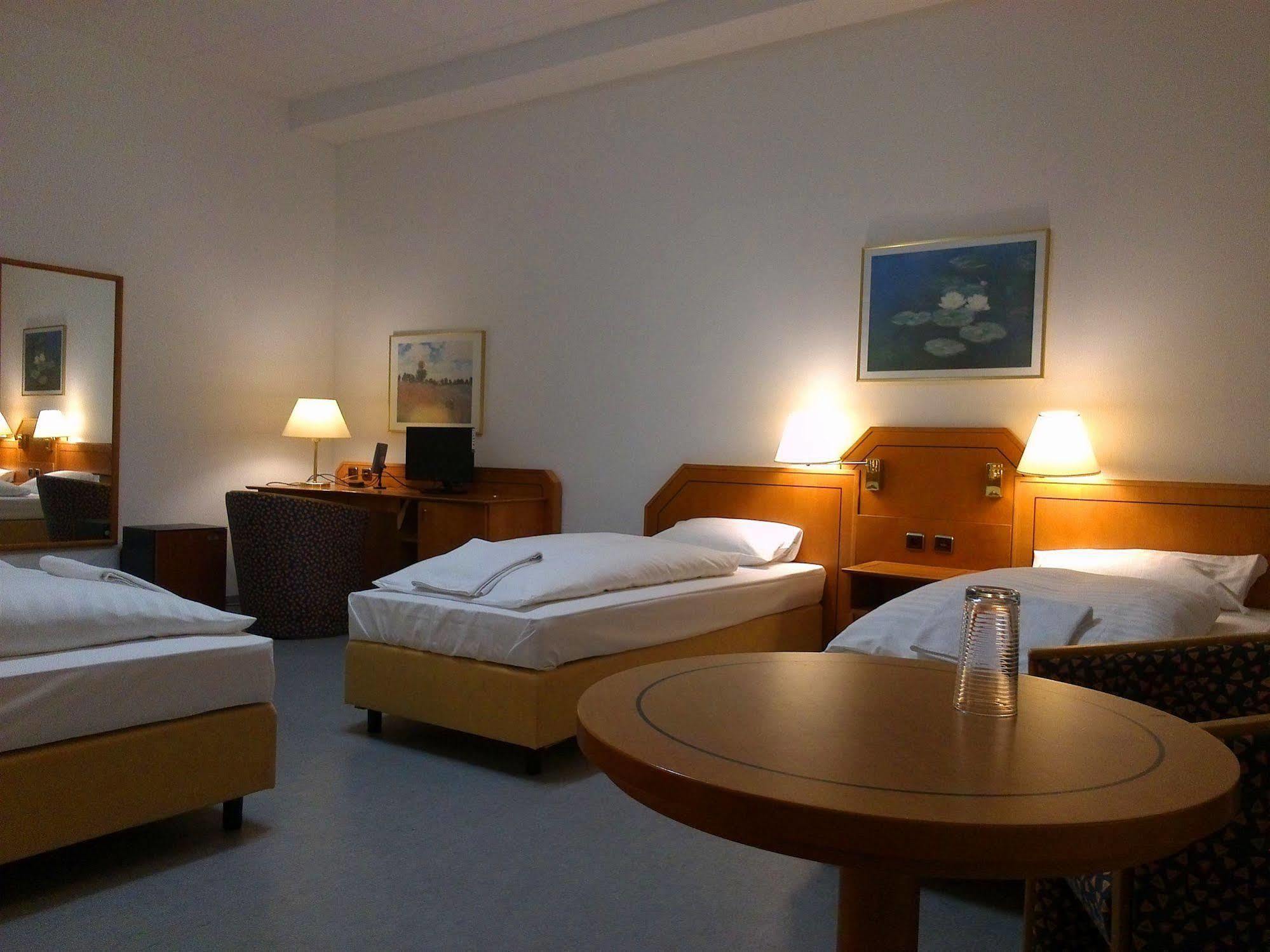 Willy Hotel Frankfurt Франкфурт-на-Майні Екстер'єр фото