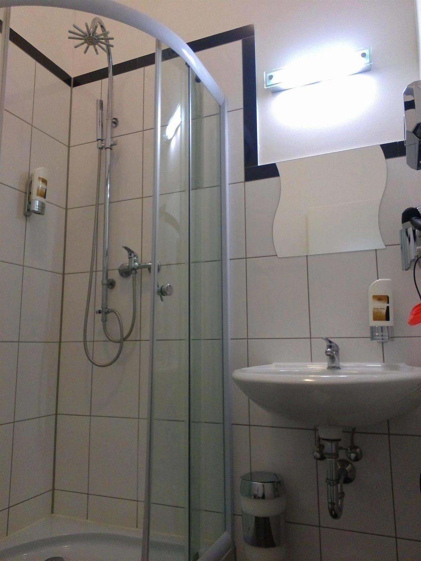 Willy Hotel Frankfurt Франкфурт-на-Майні Екстер'єр фото