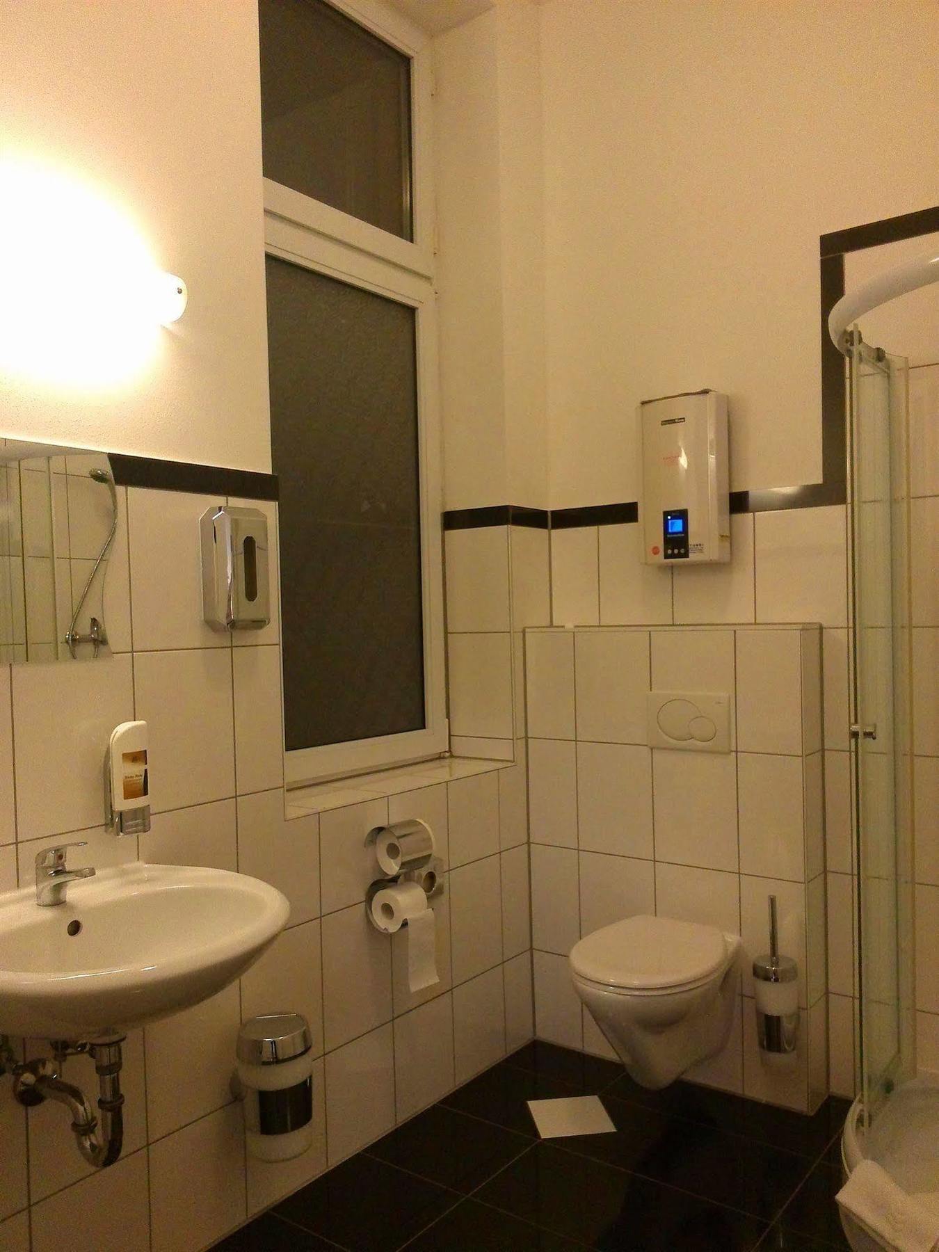 Willy Hotel Frankfurt Франкфурт-на-Майні Екстер'єр фото