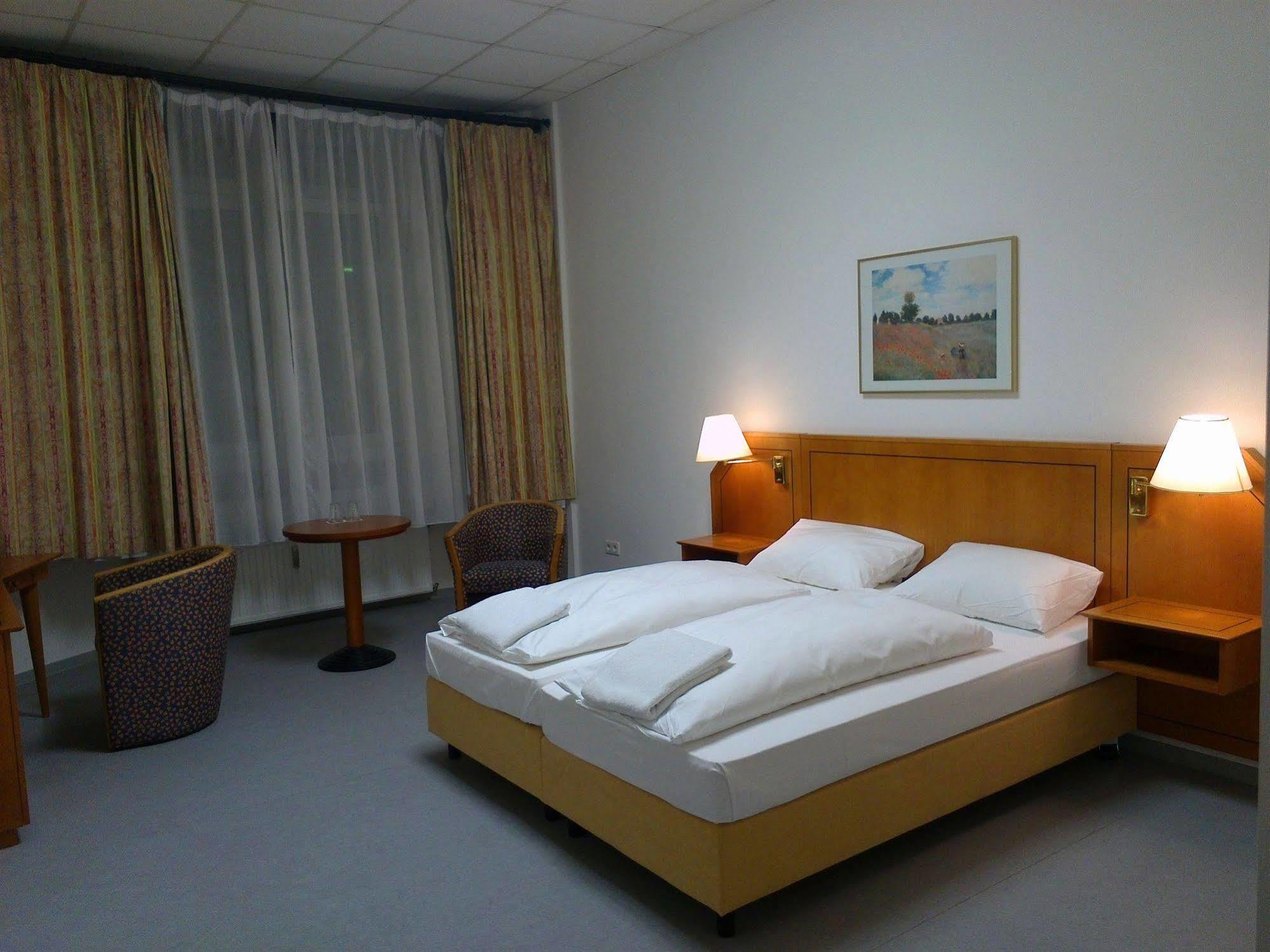 Willy Hotel Frankfurt Франкфурт-на-Майні Екстер'єр фото