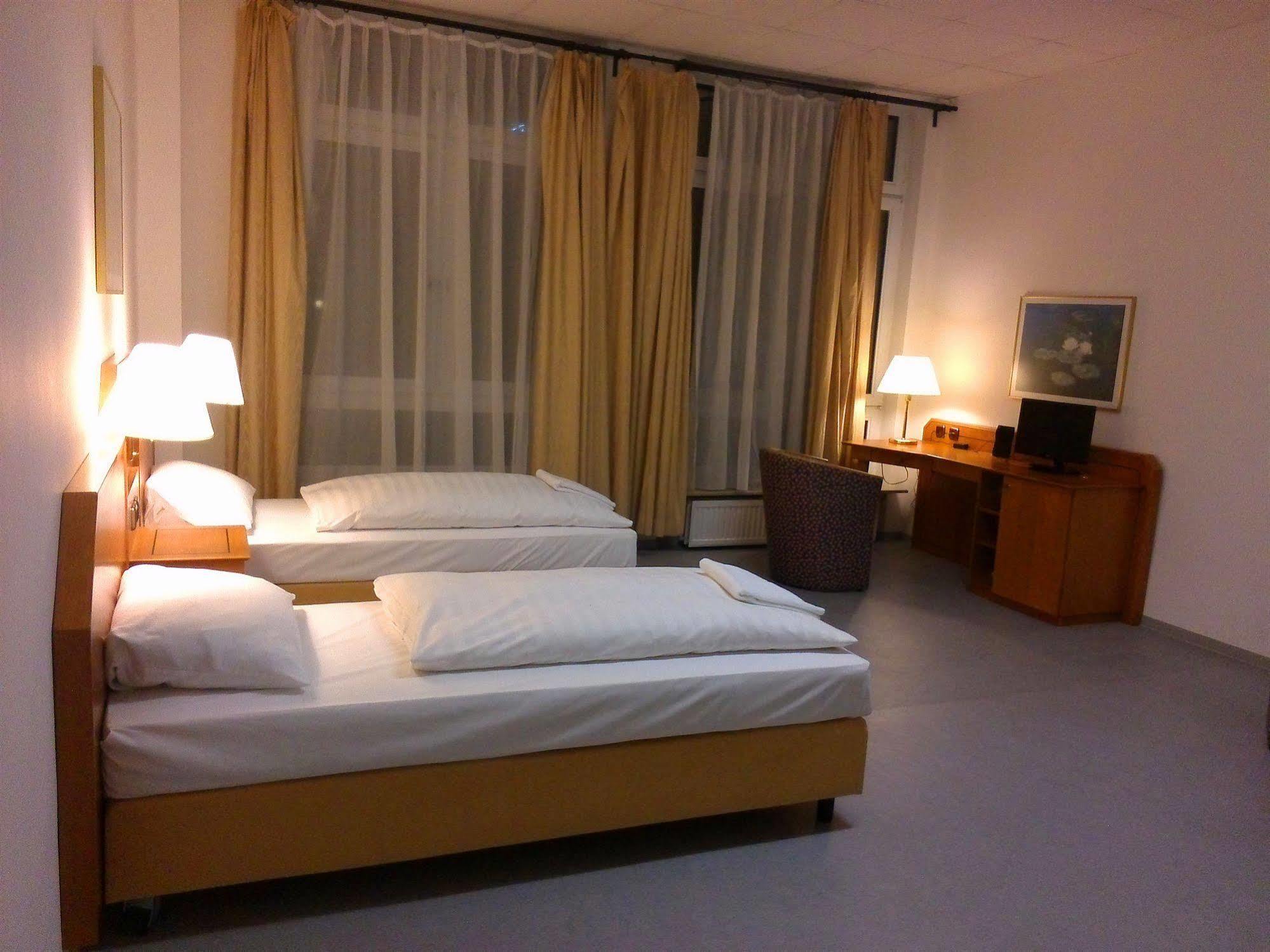 Willy Hotel Frankfurt Франкфурт-на-Майні Екстер'єр фото