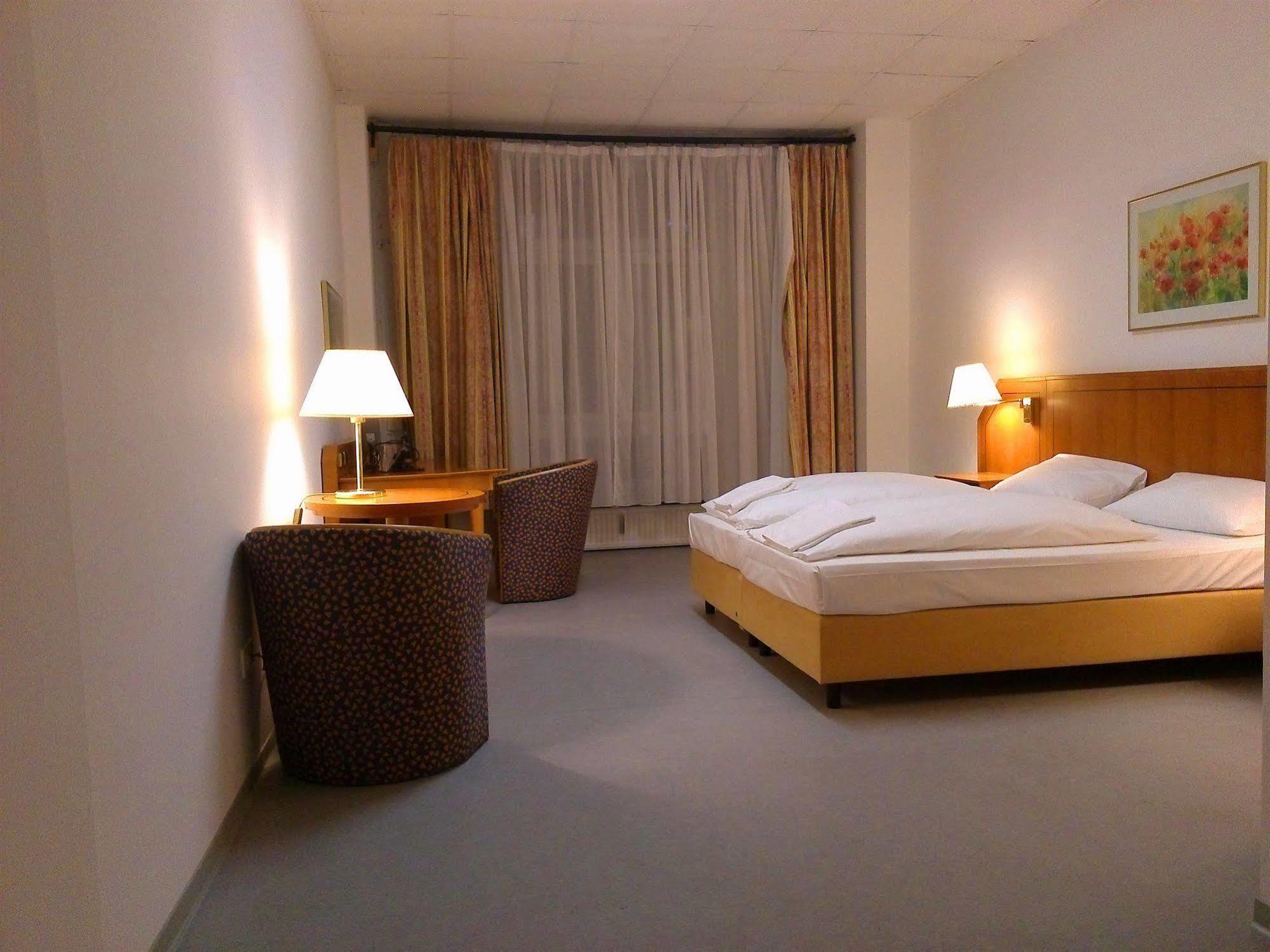Willy Hotel Frankfurt Франкфурт-на-Майні Екстер'єр фото