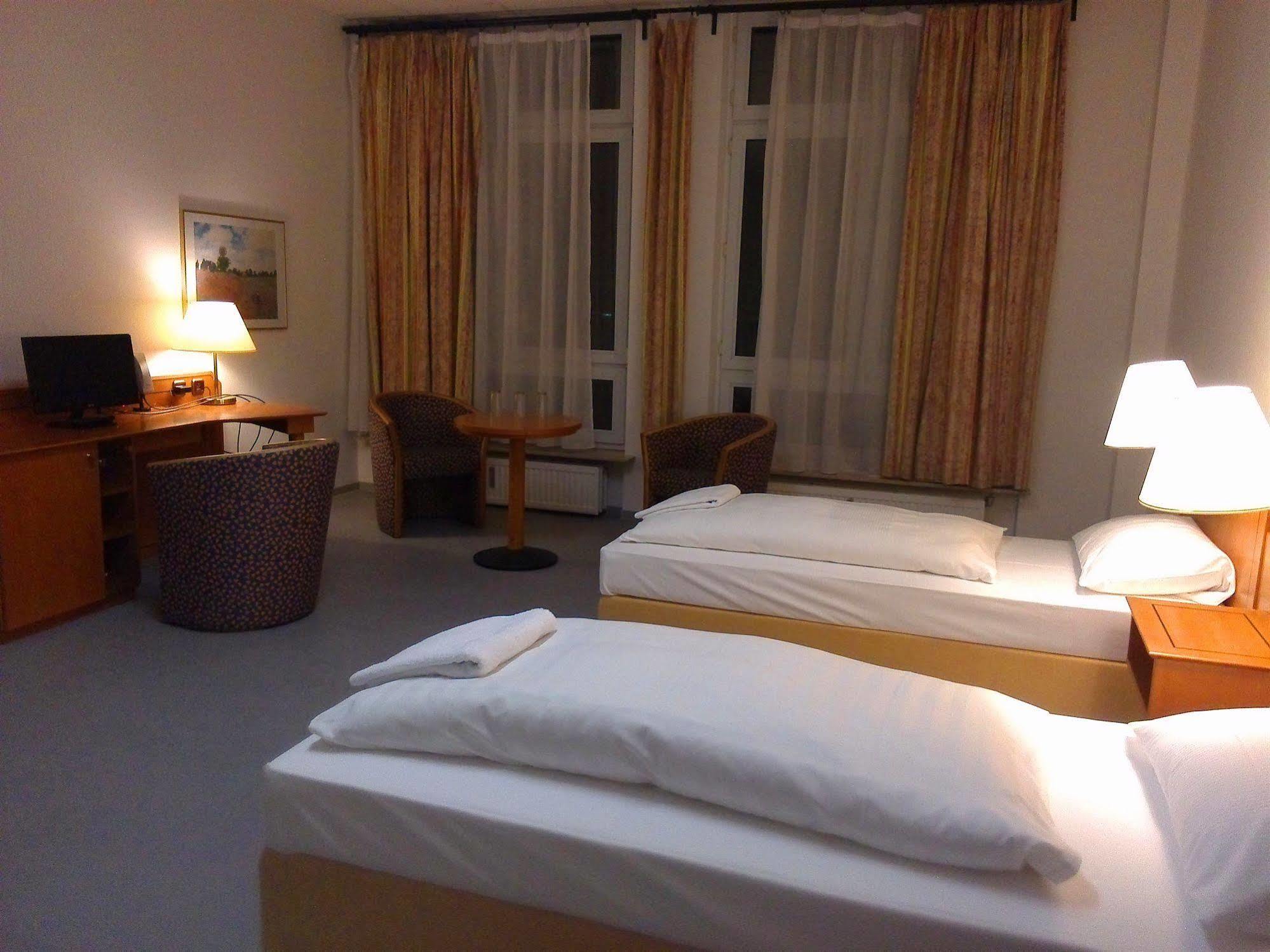 Willy Hotel Frankfurt Франкфурт-на-Майні Екстер'єр фото