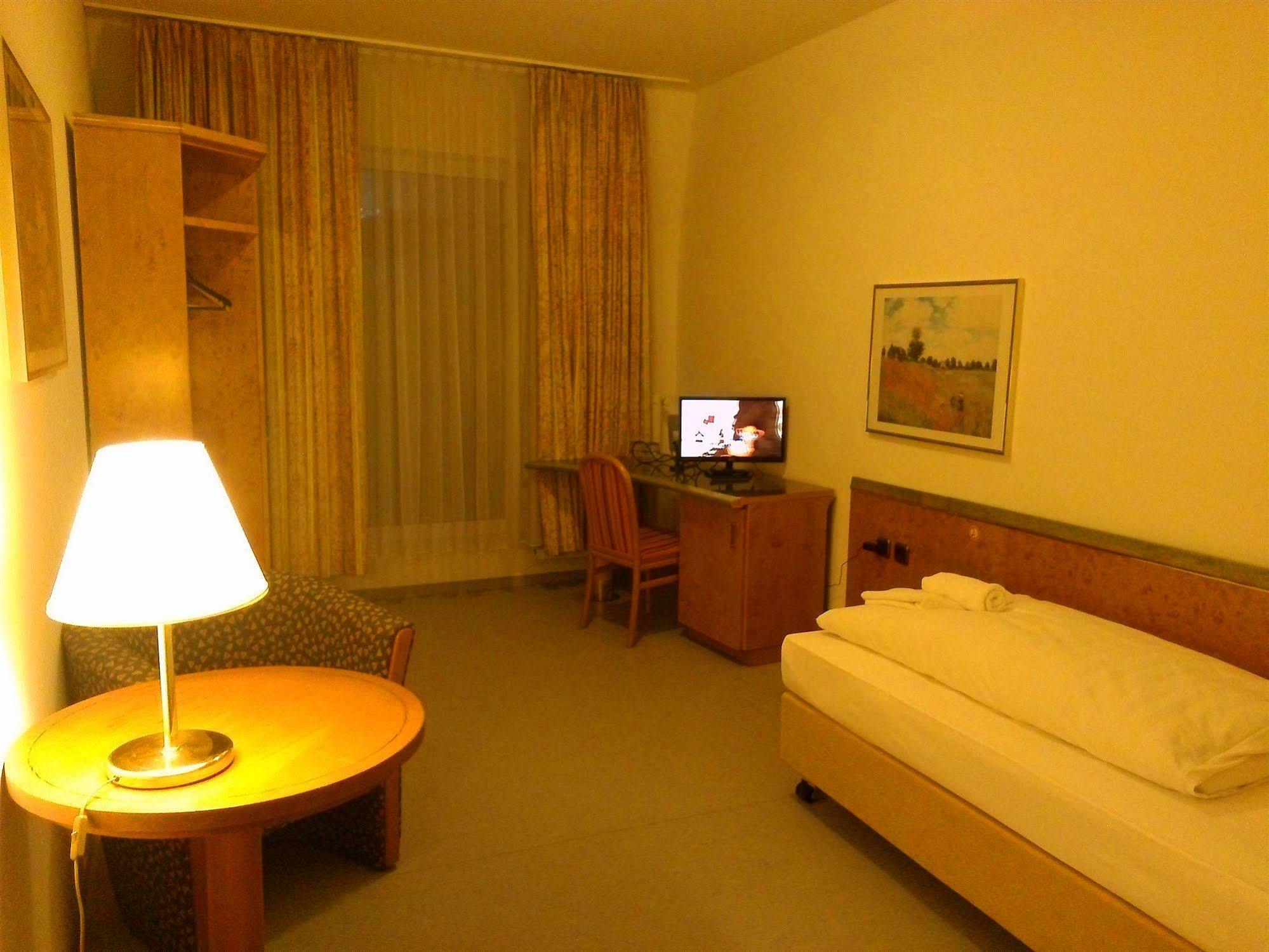 Willy Hotel Frankfurt Франкфурт-на-Майні Екстер'єр фото